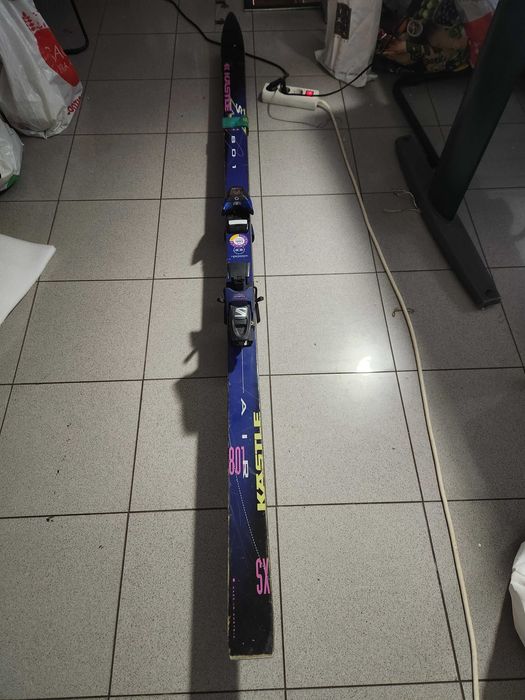 Skis Neve Kastle