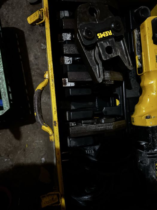 Maquina cravar rems power press 2000