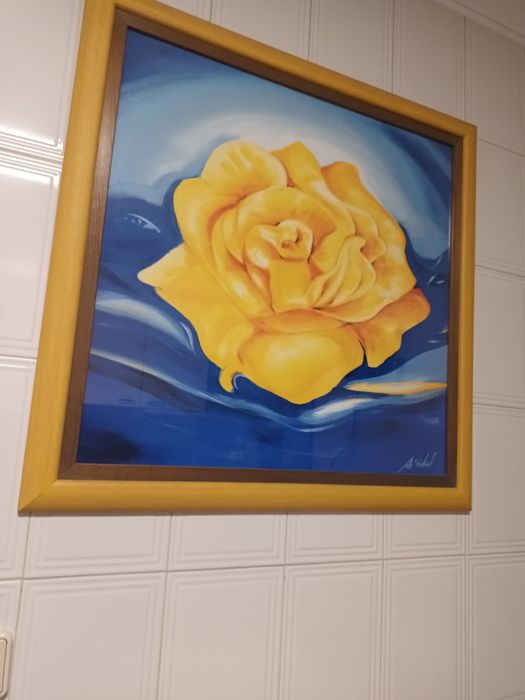 Quadro com moldura em madeira com a medida 85cmx85cm como novo.