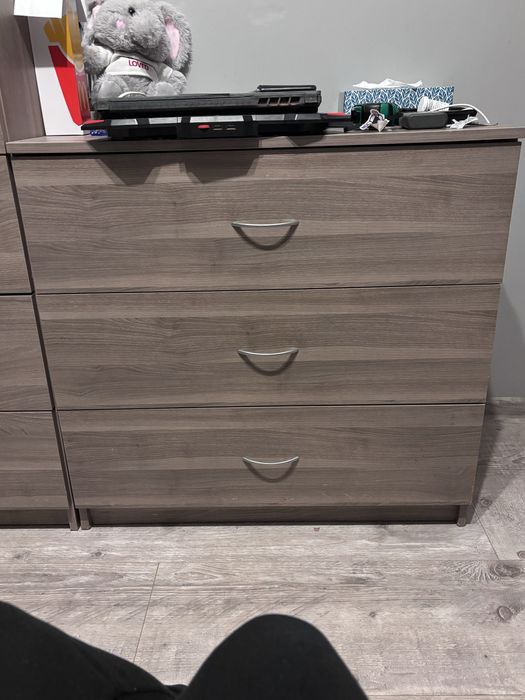 Zestaw mebli szafa i komody