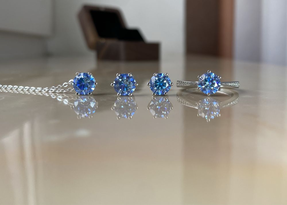 Муасаніт конкурент діамантів Royal Blue сережки кулон колечко