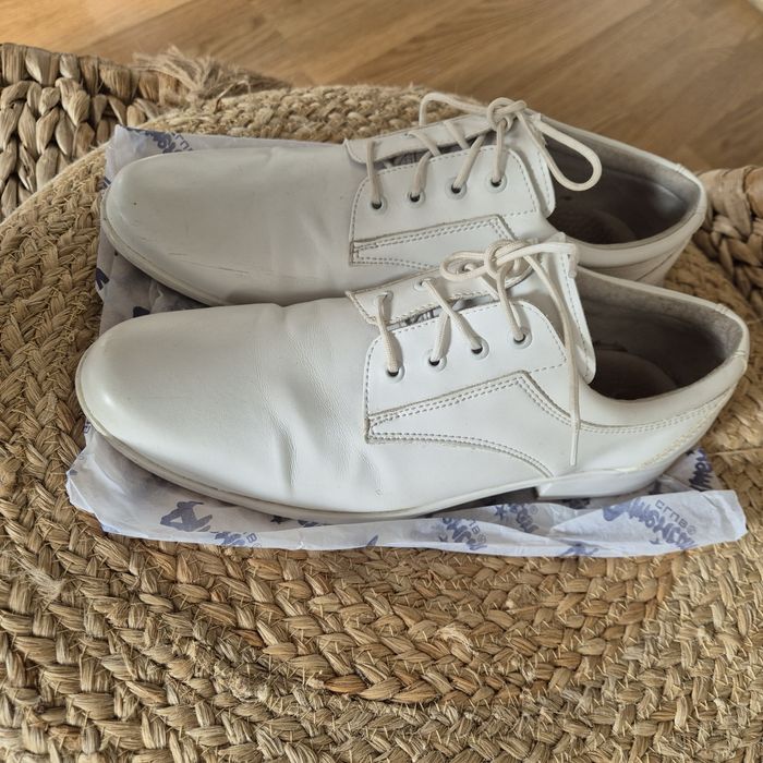Buty męskie r. 37 komunijne białe