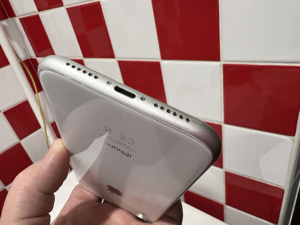 Продам iphone Xr 64gb ідеальний стан