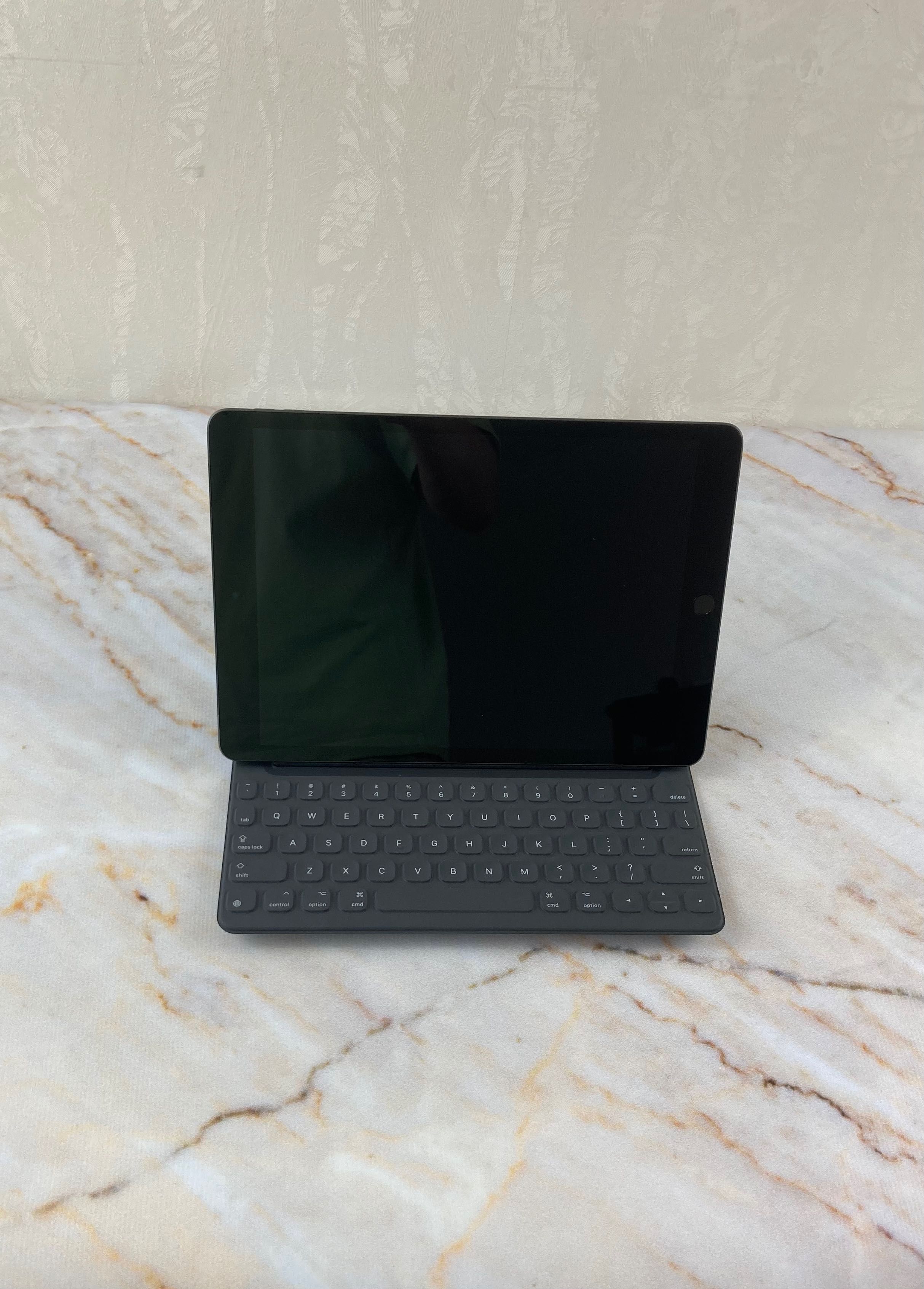 Apple Smart Keyboard Folio на iPad Pro 9.7, клавиатура