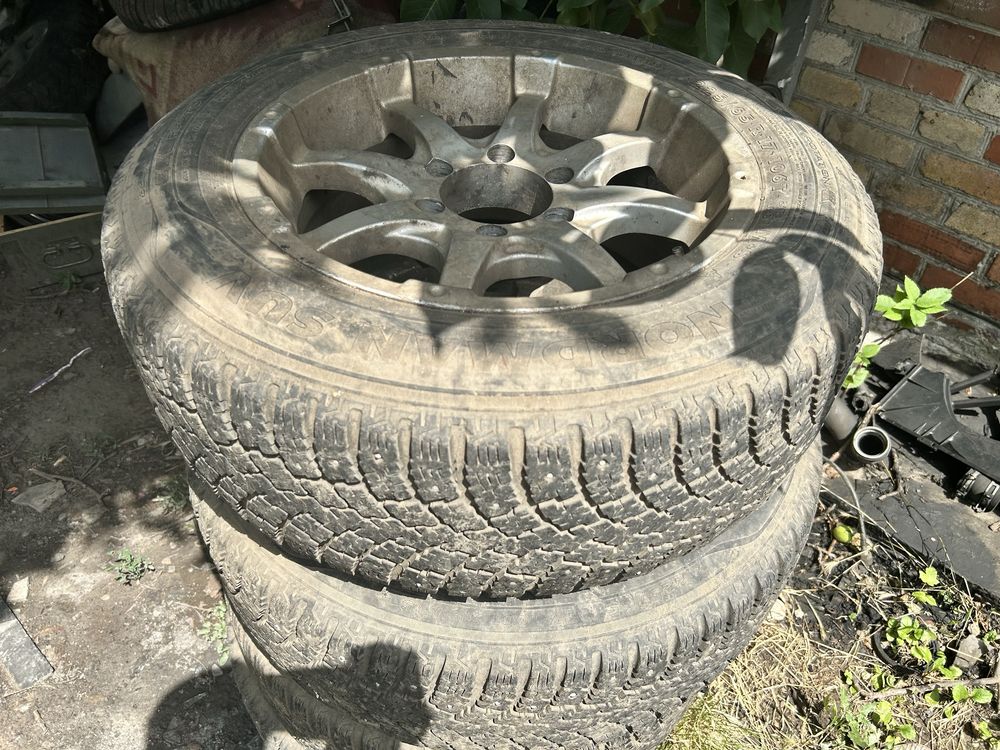 Диски с резиной r17 6x139.7 в хорошем состоянии
