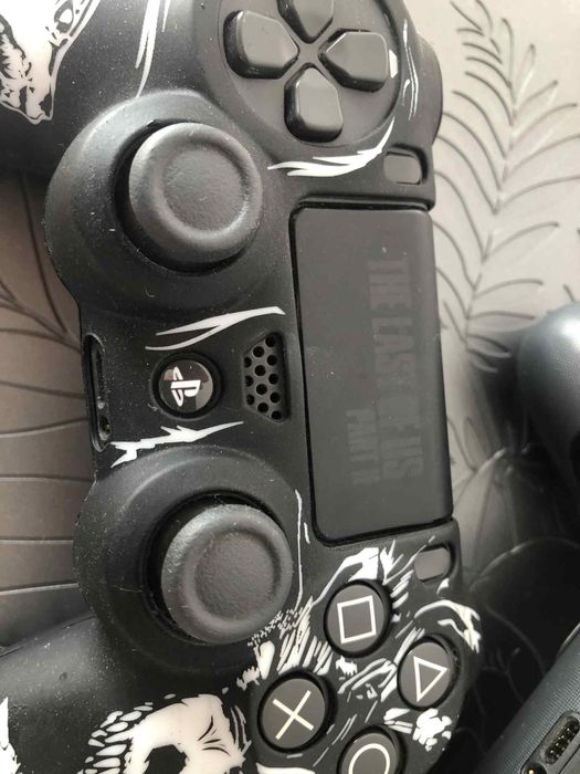 Ps4 pro the last of us 1TB limited edition