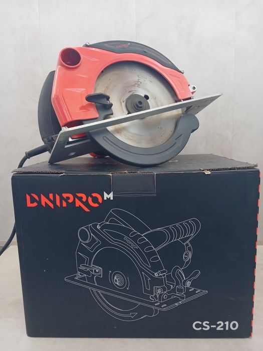 Продам циркулярную пилу Dnipro-M CS-210