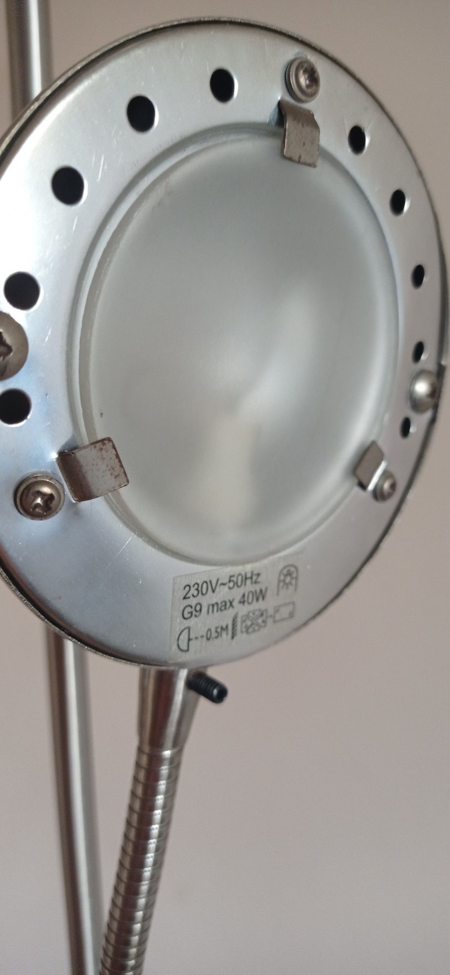 Lampa spojąca podłogowa