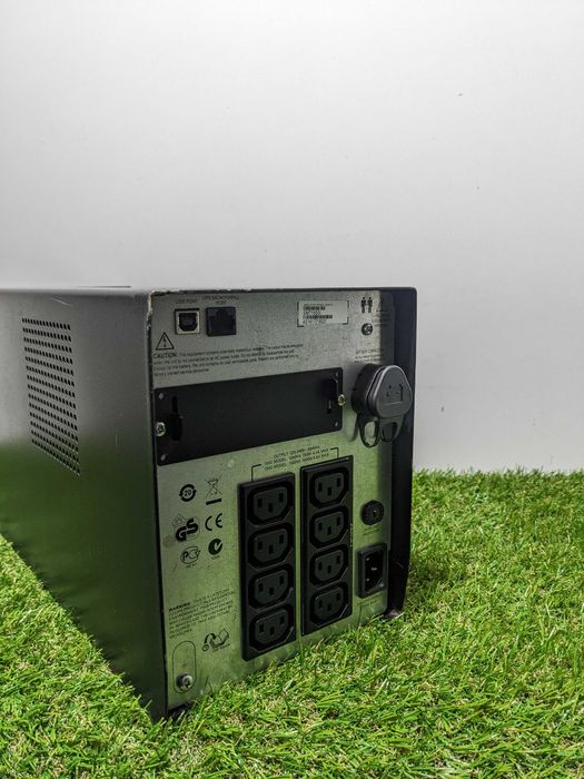 Источник бесперебойного питания (ИБП) APC Smart-UPS 1500VA LCD 230V