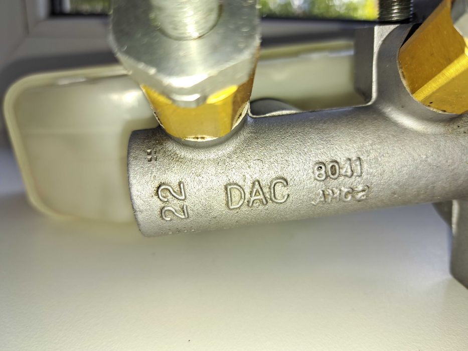 Циліндр головний гальмівний з бачком Авео T-250, T-200 без ABS