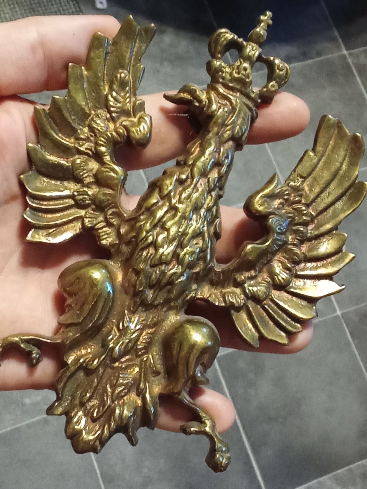 Orzeł z brązu z koroną herb godło figurka rzeźba z brązu monolit odlew