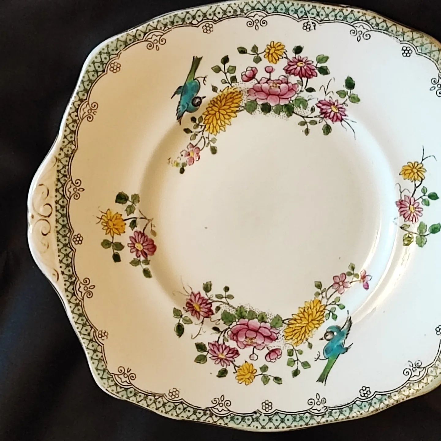 Антикварная тарелка Royal Albert England Crown China