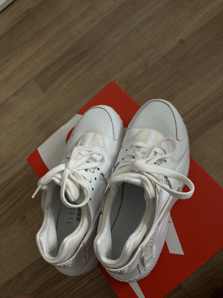 nike huarache biale NOWE