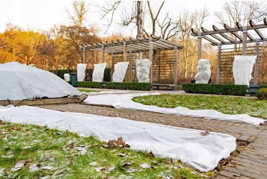 Agrowłóknina biała okryciowa 1,6x50m 50g – ochrona roślin zimą