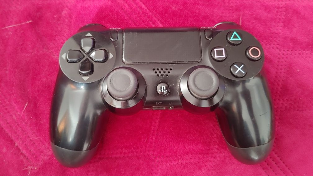 Pad DualShock V2 PS4 używany, niedawno wymieniane analogo nanowe :)