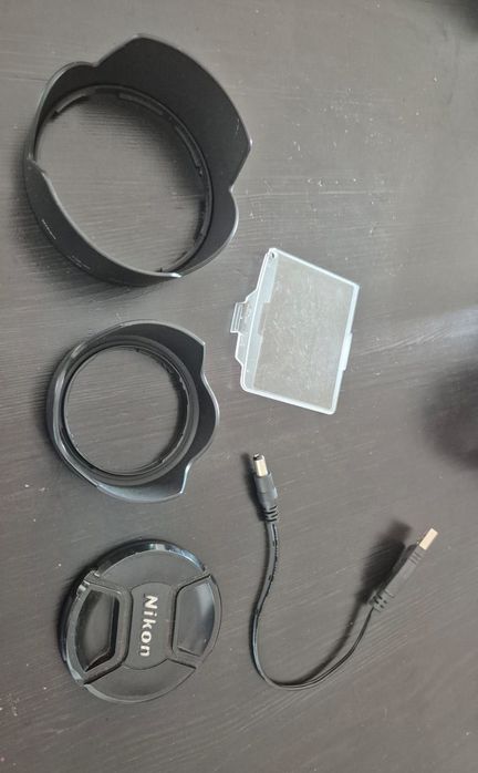 Nikon D300 + Nikkor 18-70 mm + Speedlight SB-600 + mala