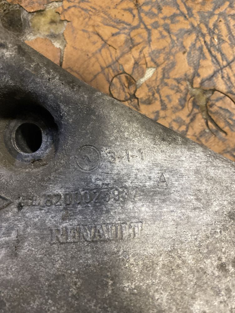 Uchwyt, mocowanie kompresora klimy, alternatora Renault Clio2, 1.2 ,