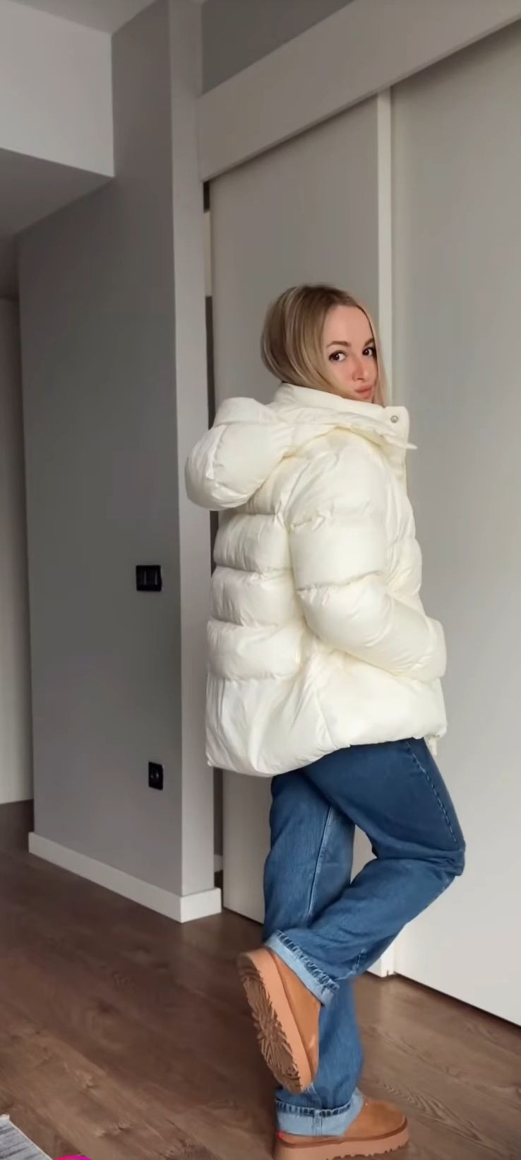 Куртка пуфер в  молочному кольорі  зима
