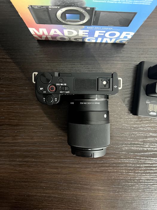 Aparat Sony zv-e10 + 2 baterie