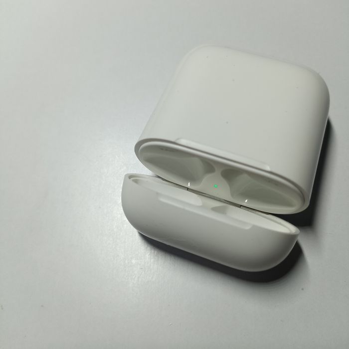 Кейс для наушников airpods 2 оригинал.