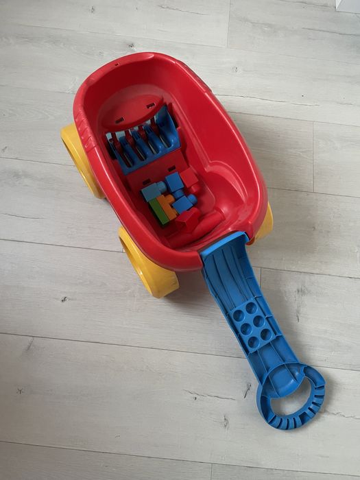 Pojemnik na klocki z funkcją zbieracza klocków