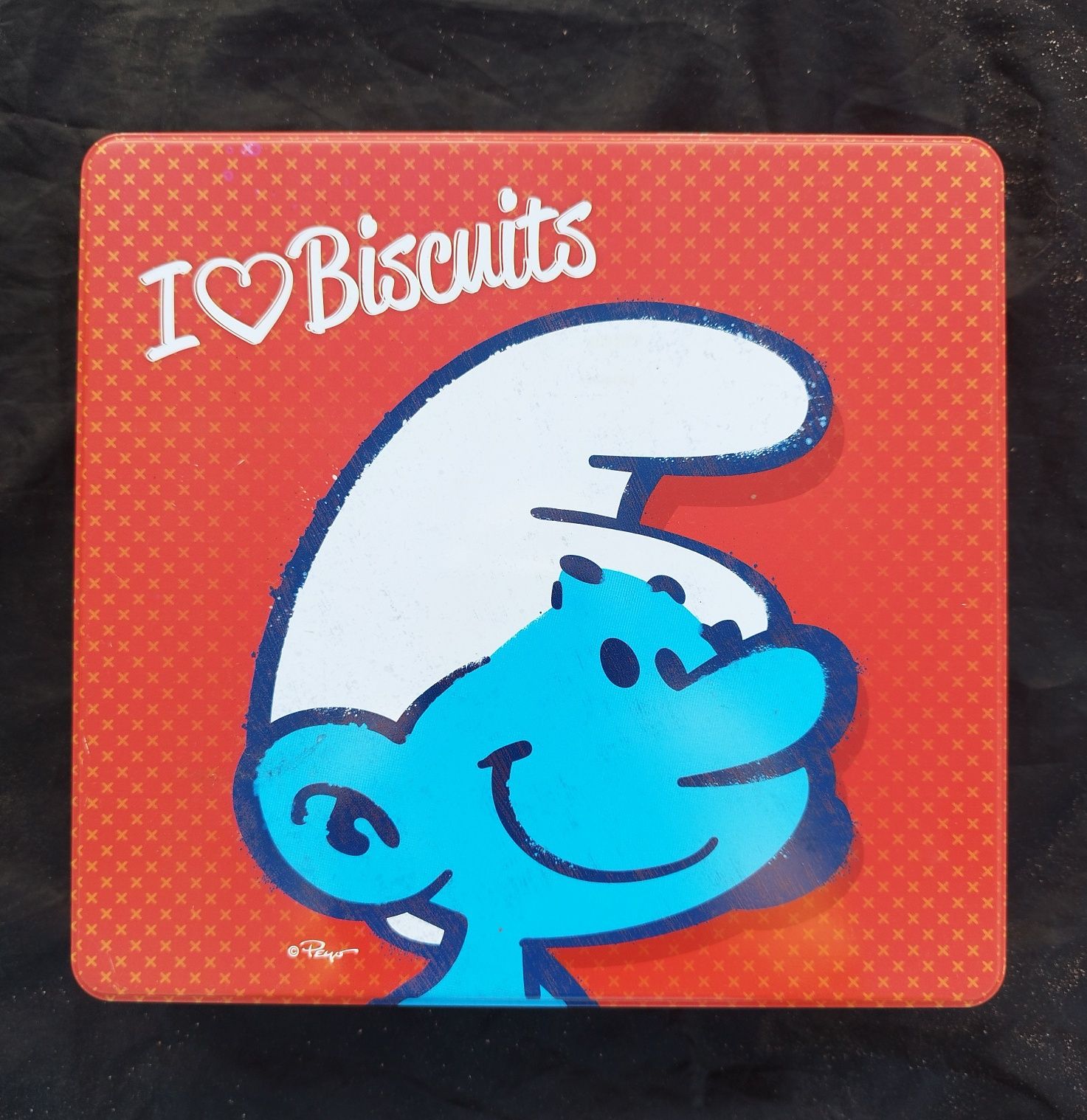 caixa de metal representando os famosos Smurfs.   preço por caixa 15€