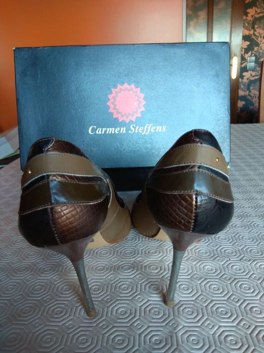 Sapatos Castanhos Carmen Steffens.