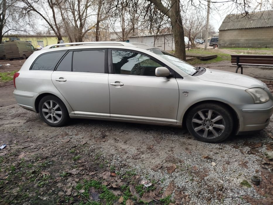 Тайота Авенсіс 2004 рік