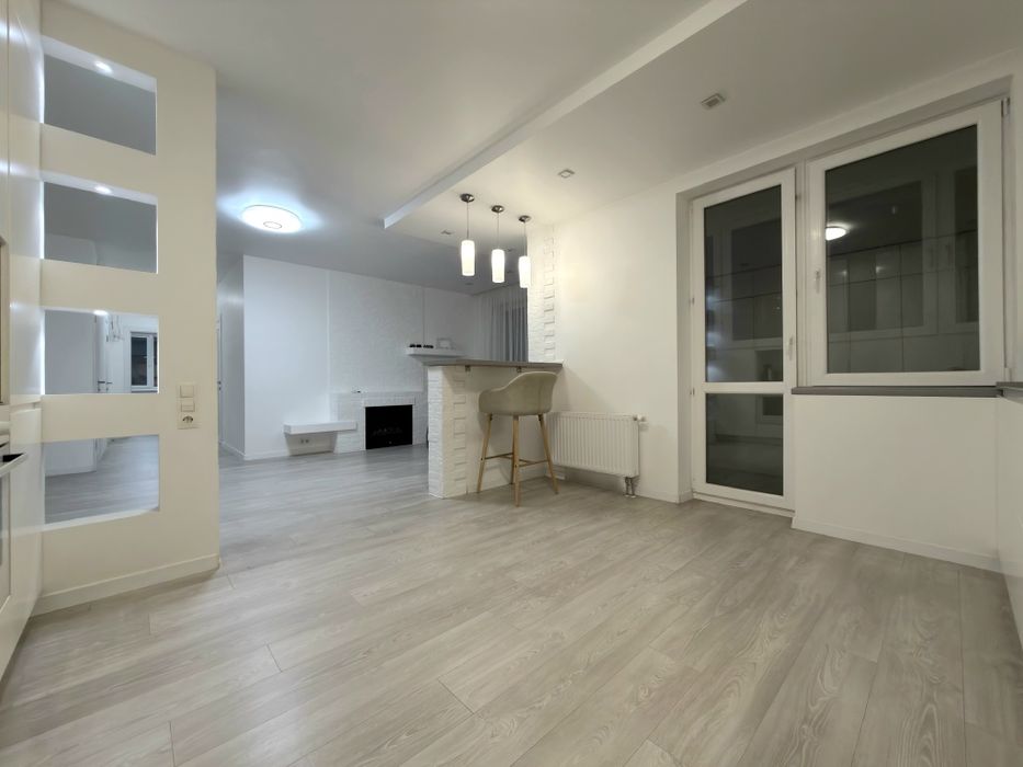 Глушкова 9в, генератор, Іподром, 7 пов, 2 спальні і велика вітальня