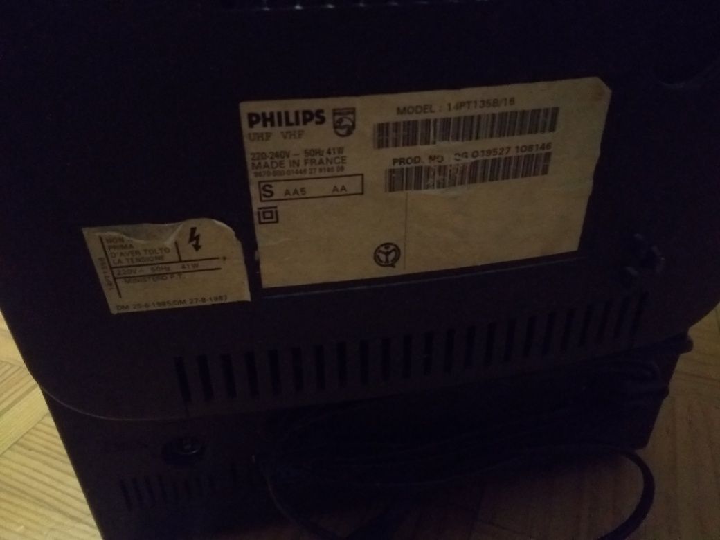 Televisão Philips pequeno