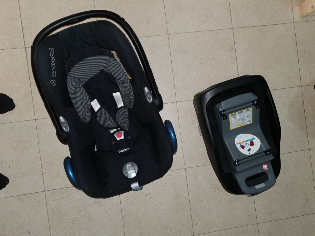 Maxi cosi e a base para o carro