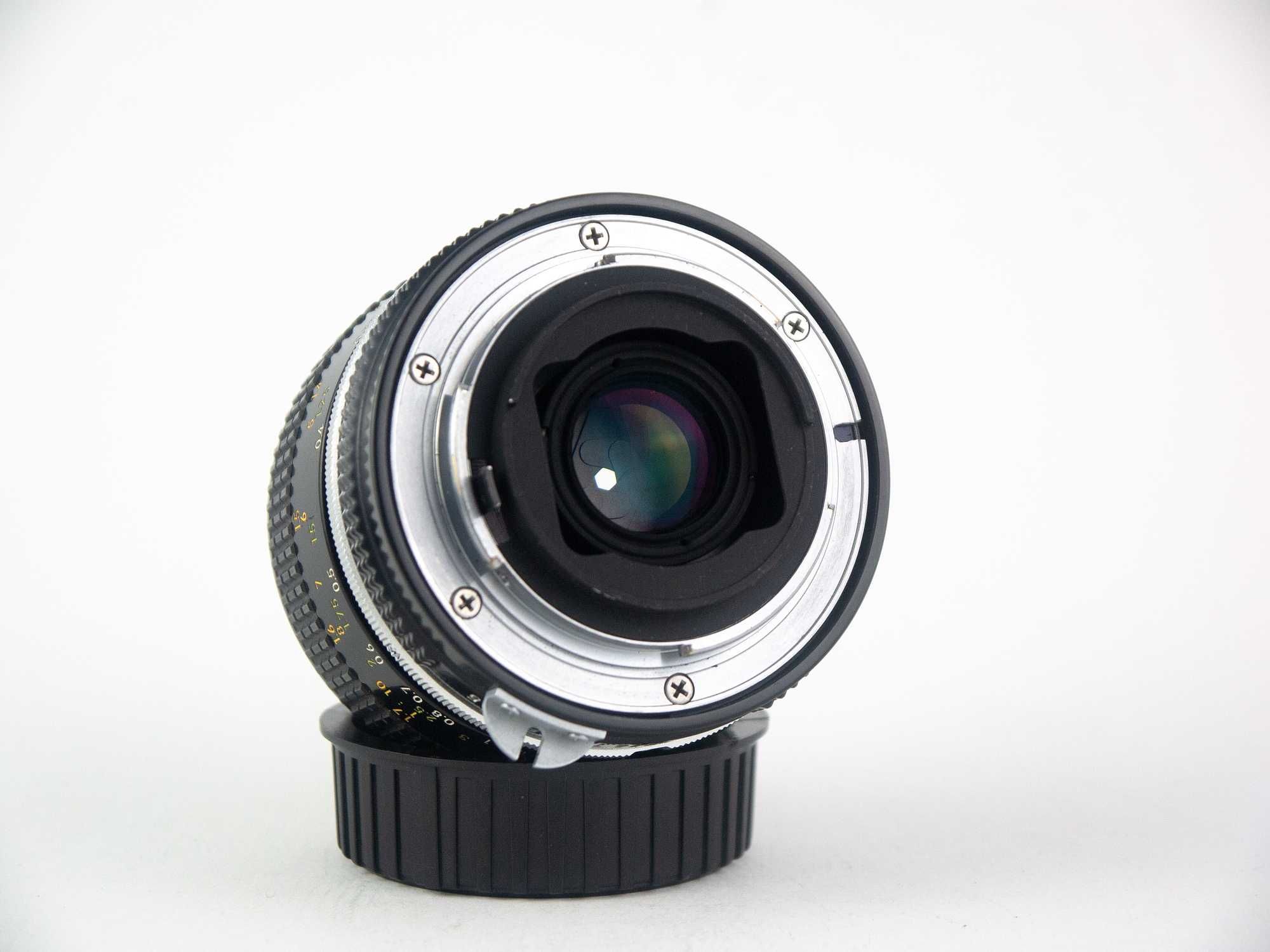 Objetiva manual Nikon Micro-Nikkor 55mm f3.5