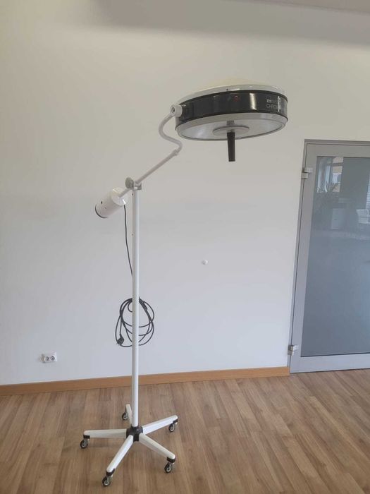 Berchtold Chromophare C450 Lampa lekarska kosmetyczna bezcieniowa