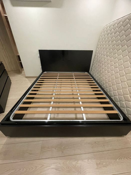 Cama de Casal em bom estado