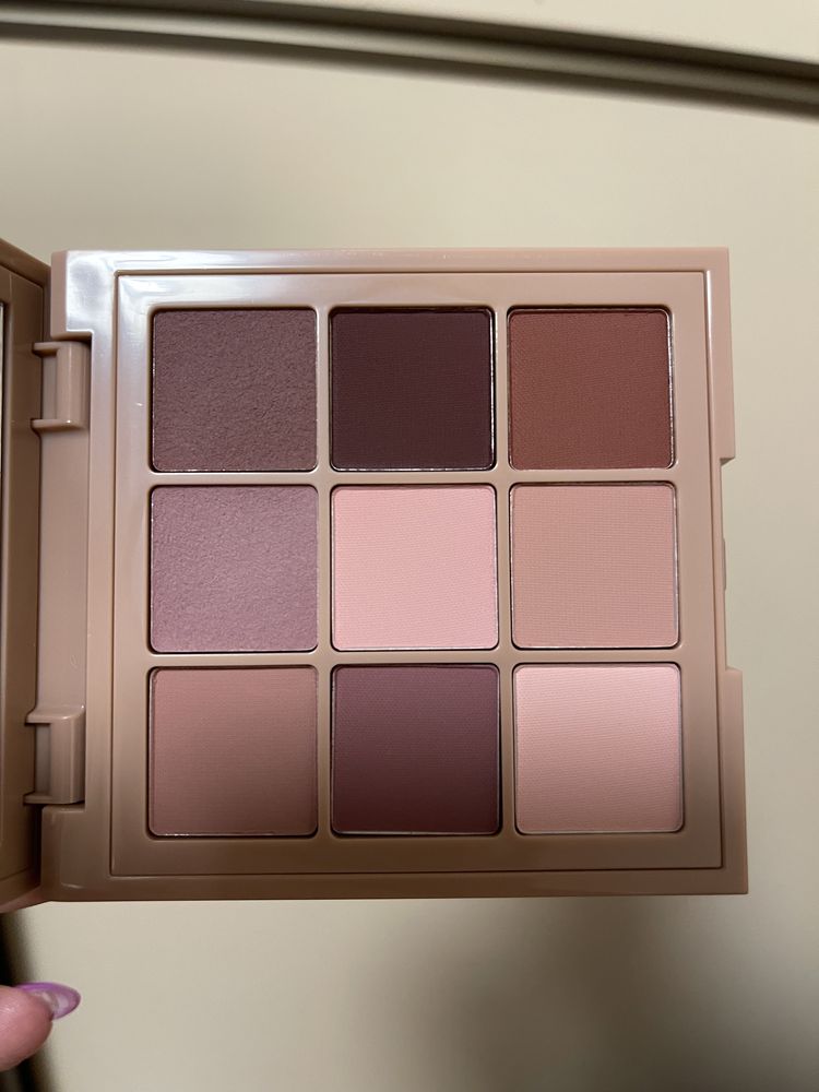 HUDA BEAUTY MATTE obsessions eyeshadow Palette- Cool