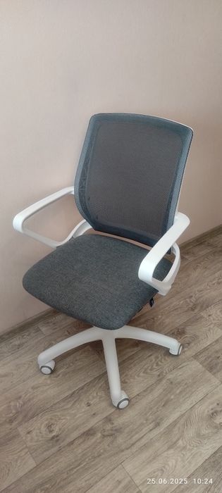 Продам стілець офісний, сірий