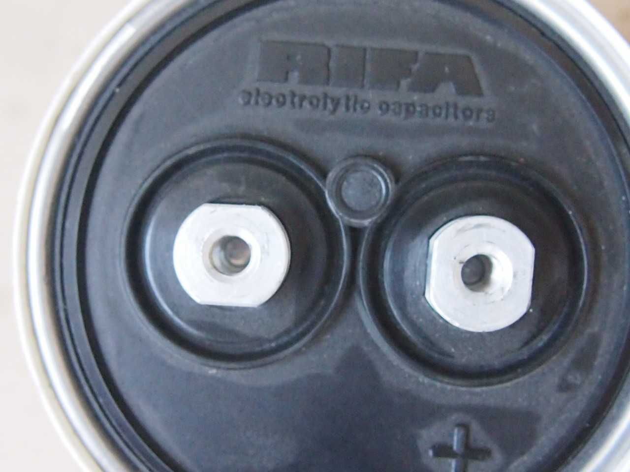 Конденсатор Rifa