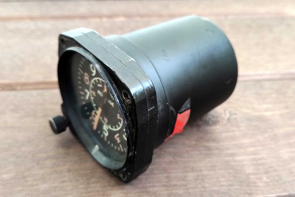 Wysokościomierz lotniczy z samolotu Bulova B-11 II wojna światowa USA