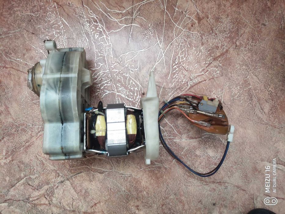 Мясорубка DAEWOO DI-1925S, DI-9180 по запчастям. Толкатель. Читать.