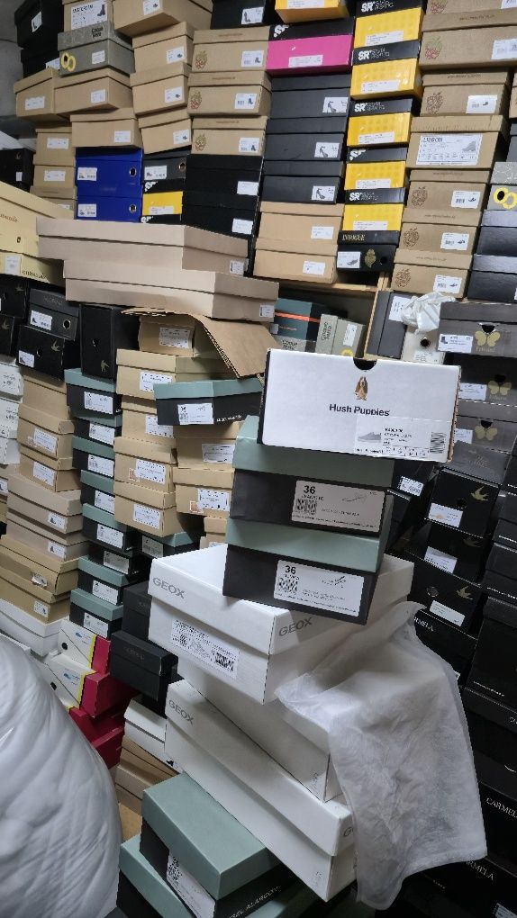 Vendo stocks de sapatos +/- 500 pares