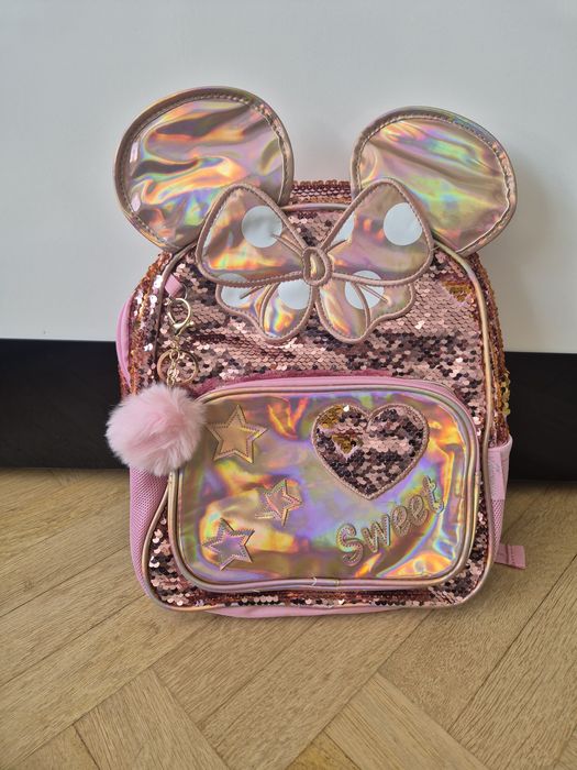 Świetny nowy plecak z piórnikiem i breloczkiem