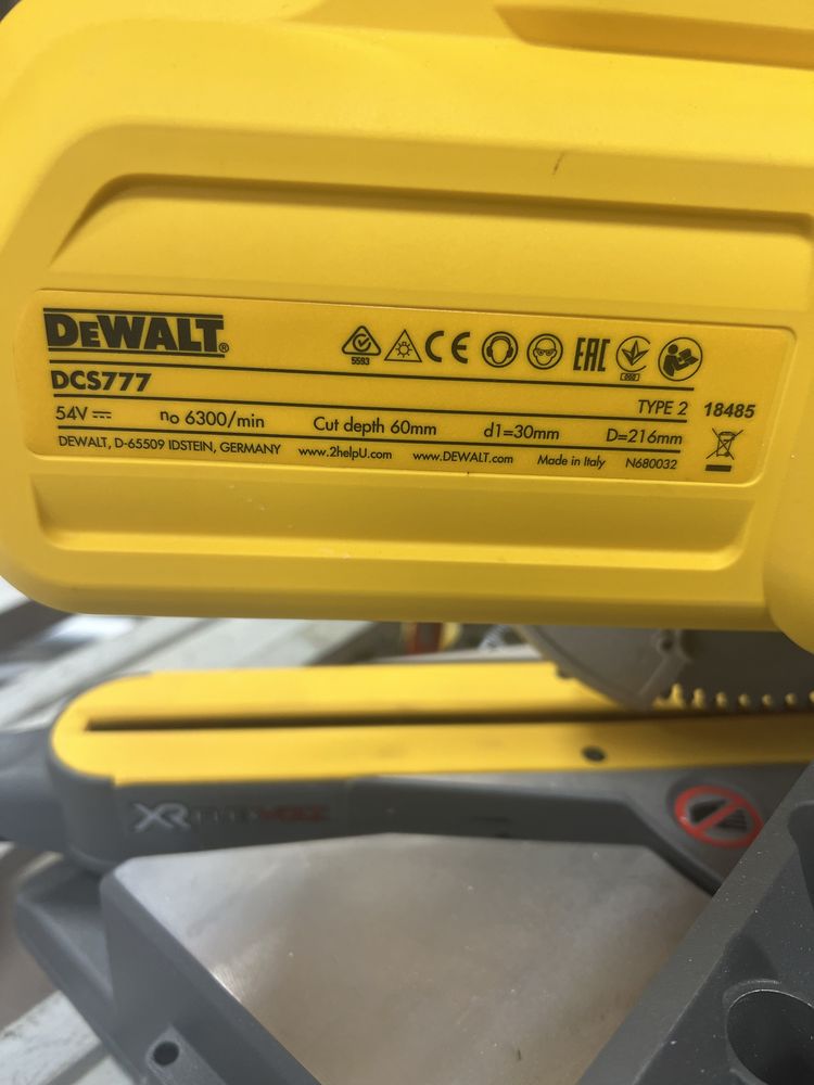 Пила торцовочная аккумуляторная XR FLEXVOLT DeWALT DCS777T2