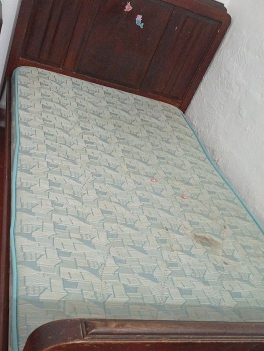 Cama de solteiro + Banquinha
