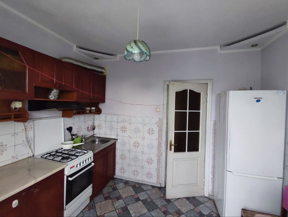 Здається кімната для однієї дівчини