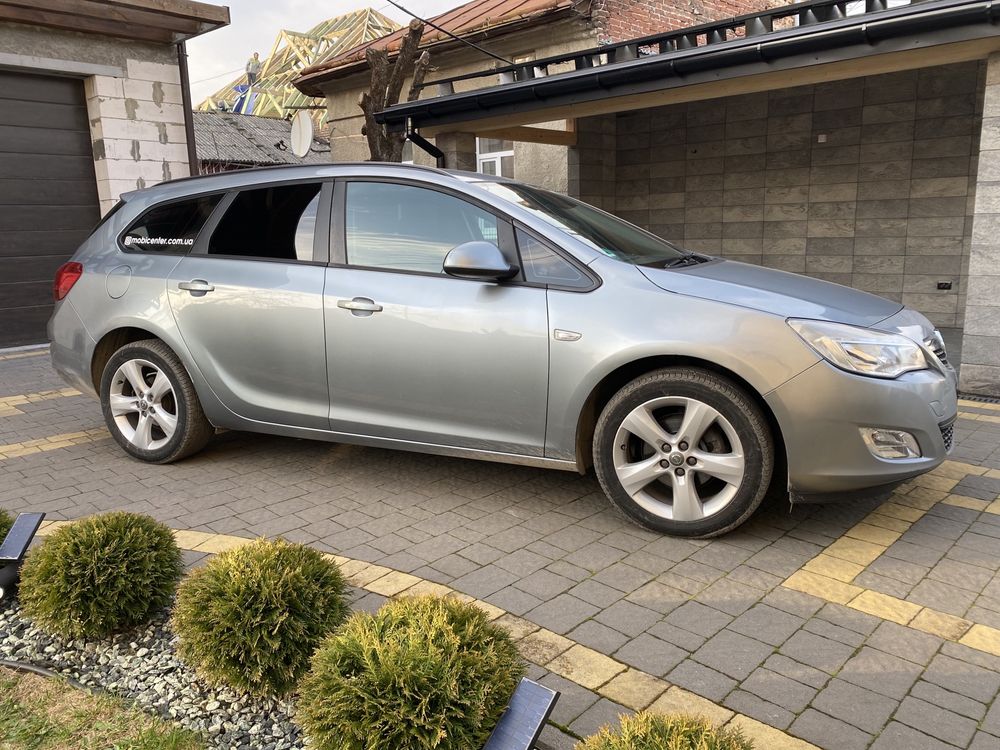 Opel Astra J 2011 Sports Tourer