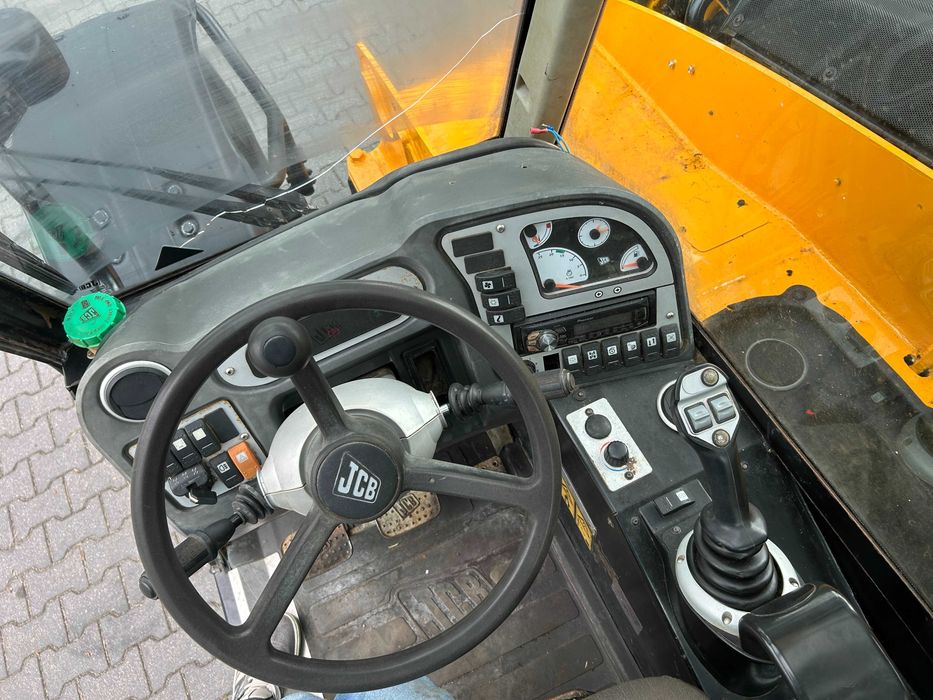 JCB 526-56 Agrii Merlo TF38.7 JCB 536-60 Manitou 634 agrii super