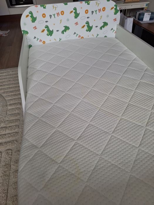 Łóżko dziecięce z materace.