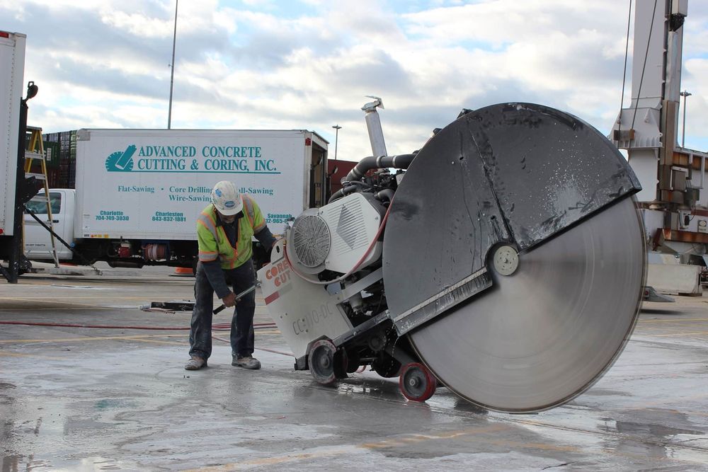 Алмазна різка пройомів демонтаж армобетону