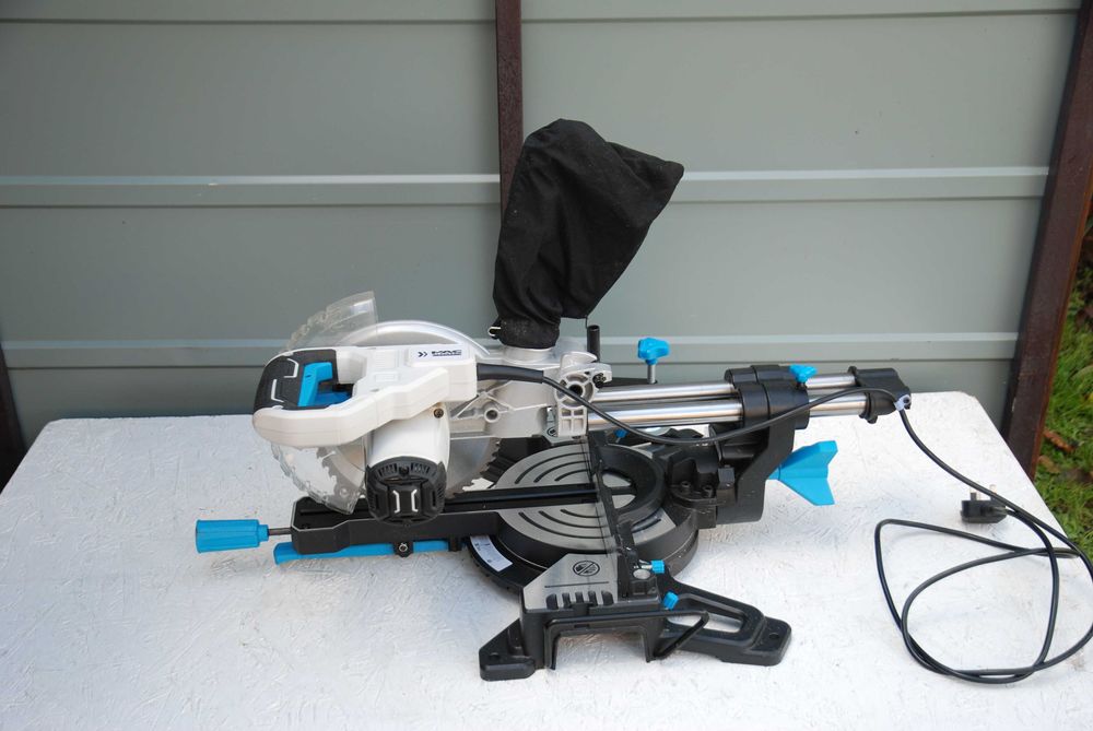 Ukośnica z posuwem MacAllister