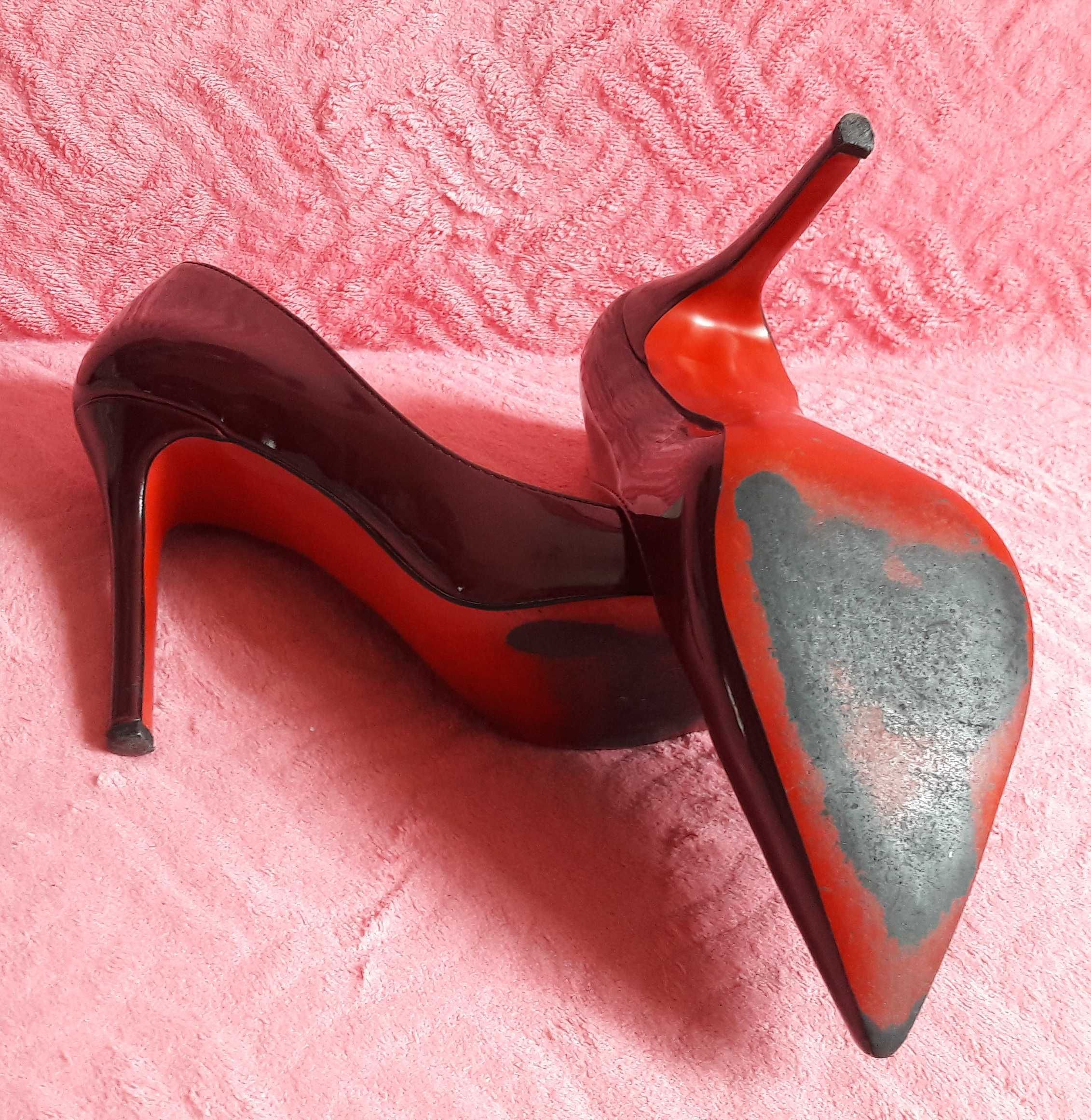 Bordowe szpilki Christian Louboutin 37 czerwona podeszwa